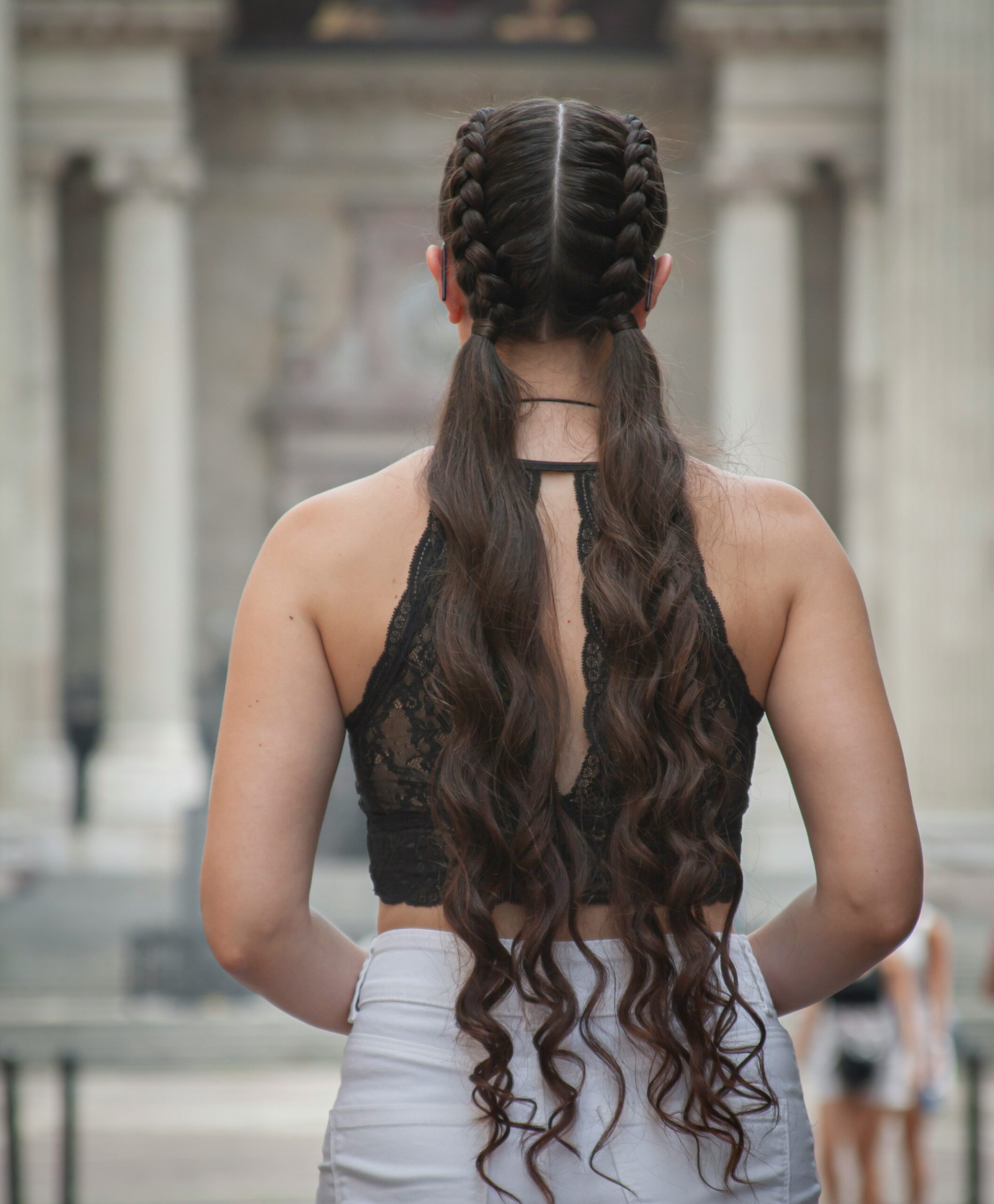 Mastering the Art of Braiding: A Step-by-Step Tutorial for Beautiful Hairstyles Perfect for Country Settings